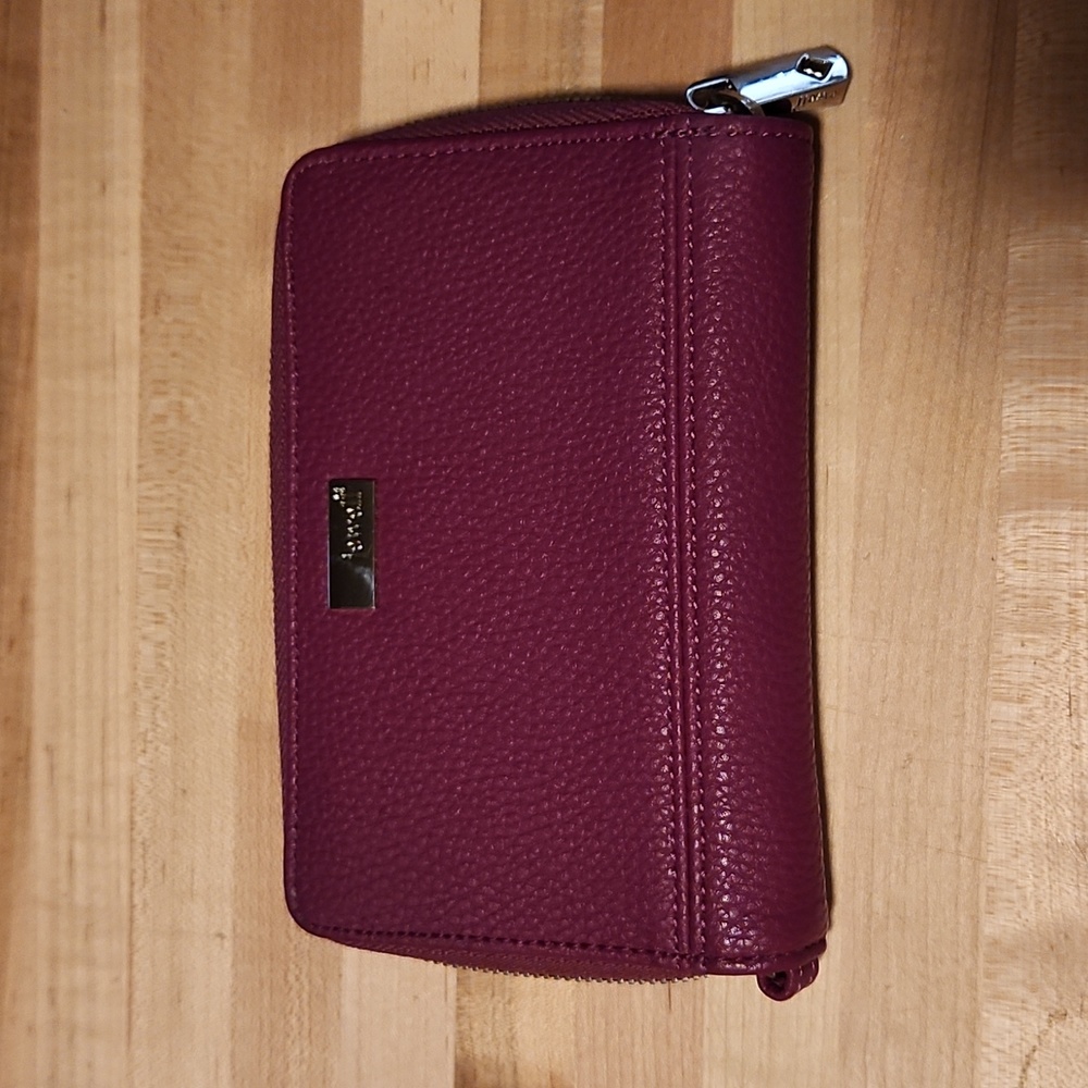 NWOT Thirty-one Rolling Jewell Wallet